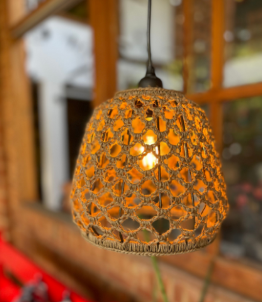 LUMINÁRIA PENDENTE EM TRICÔ DE SISAL