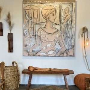 Tela pintada à mão com técnica de óleo, representando paisagem rural com árvores, casa e rio em estilo clássico e cores naturais.