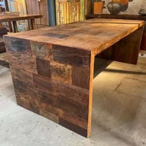MESA DE JANTAR RETANGULAR EM MADEIRA DE DEMOLIÇÃO MARCHETADA - 6 LUGARES