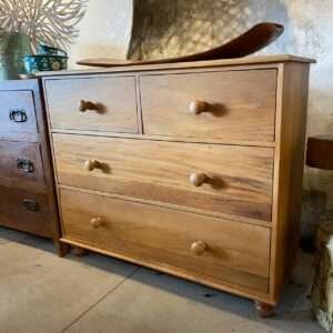 CÔMODA EM PERÓBA ROSA COM 4 GAVETAS