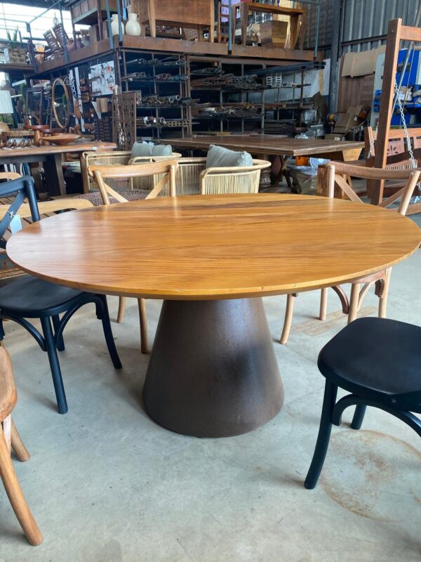 MESA JANTAR REDONDA COM TAMPO DE PEROBA ROSA MACIÇA E BASE EM ACO CARBONO OXIDADO - Image 3