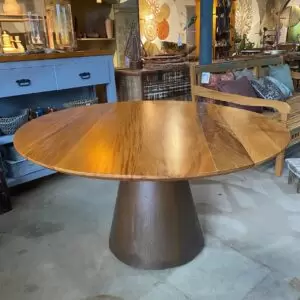 MESA DE JANTAR REDONDA COM TAMPO