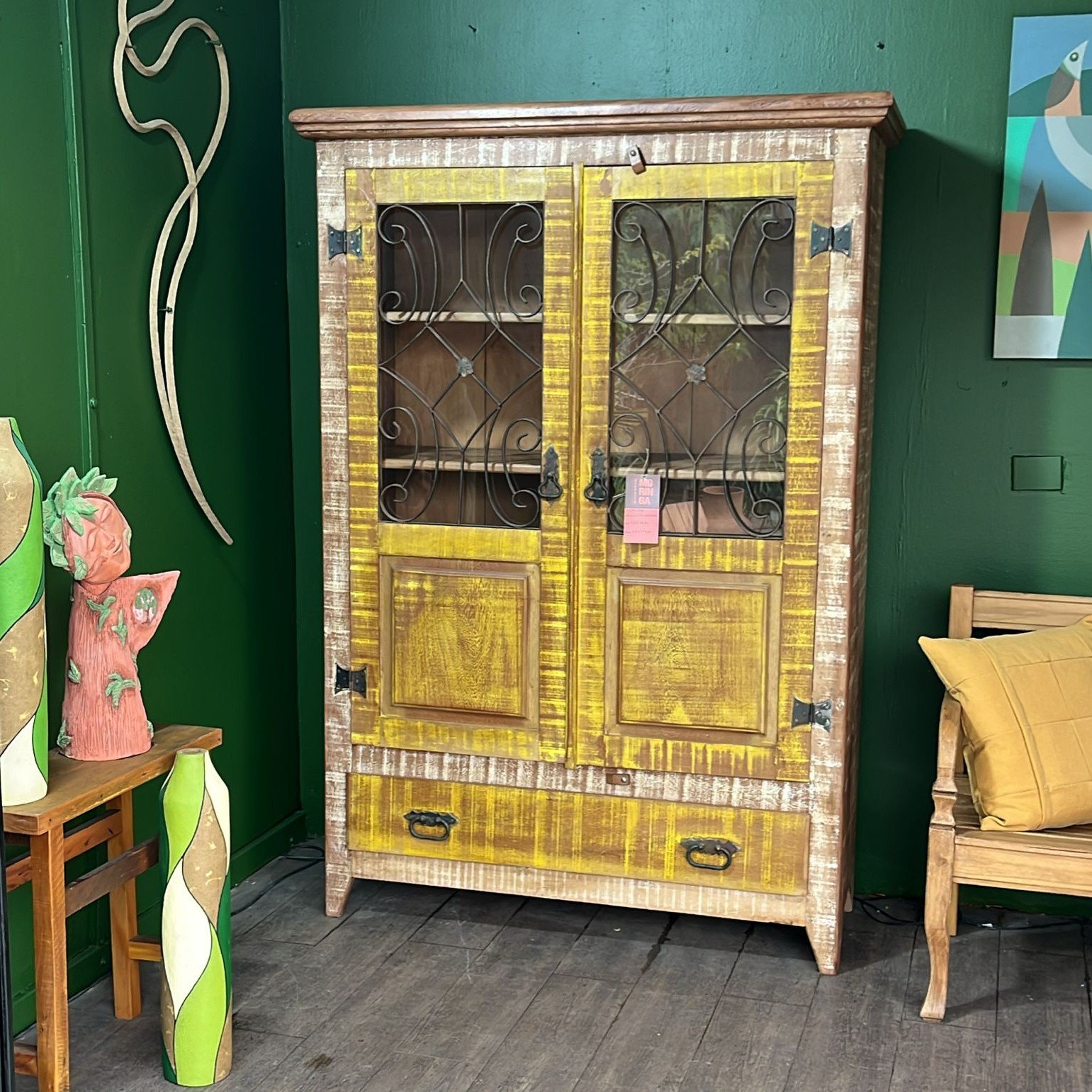 Armário Cristaleira Patina Amarelo