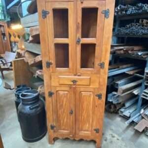 Armário de canto em madeira peroba