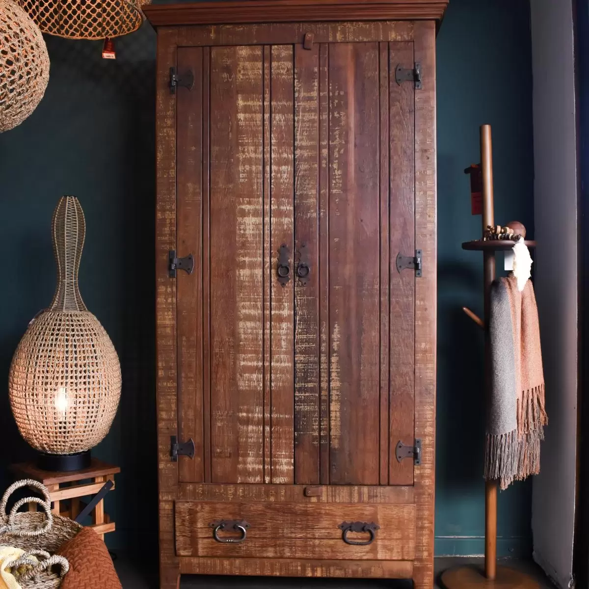 rmário de madeira de demolição peroba rosa feito à mão - Depósito Moringa