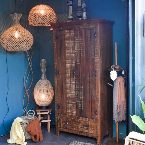 GUARDA ROUPA COM 2 PORTAS EM MADEIRA DEMOLIÇÃO - Image 2