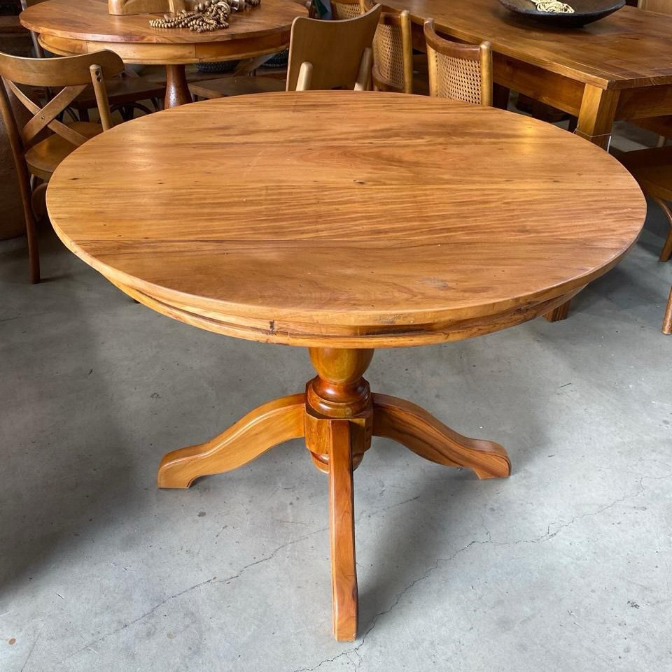 Mesa Redonda de Madeira Maciça com Pé Central – Design Rústico e Elegante para Sala de Jantar