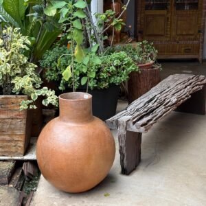 Vaso de barro para decoração de ambientes