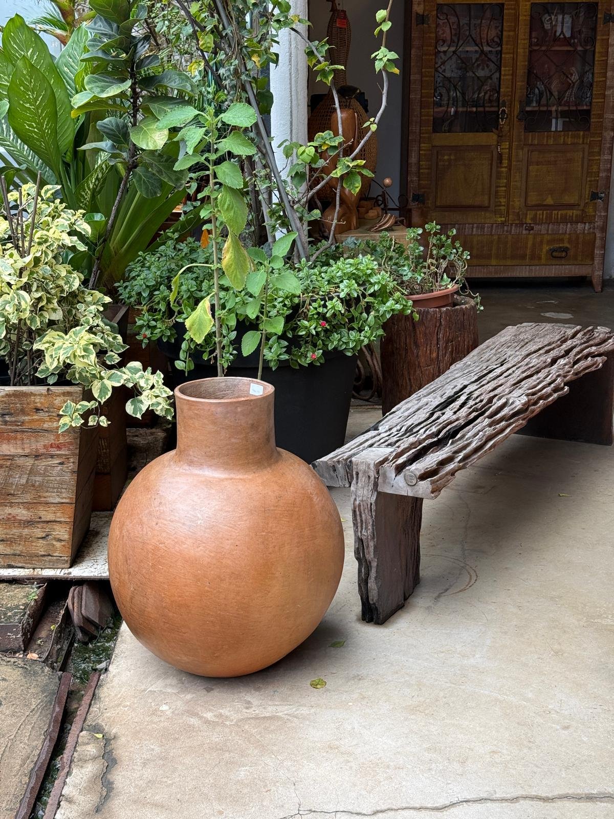 Vaso de barro para decoração de ambientes