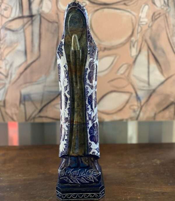 Escultura de Nossa Senhora Aparecida em Pedra-Sabão Artesanal