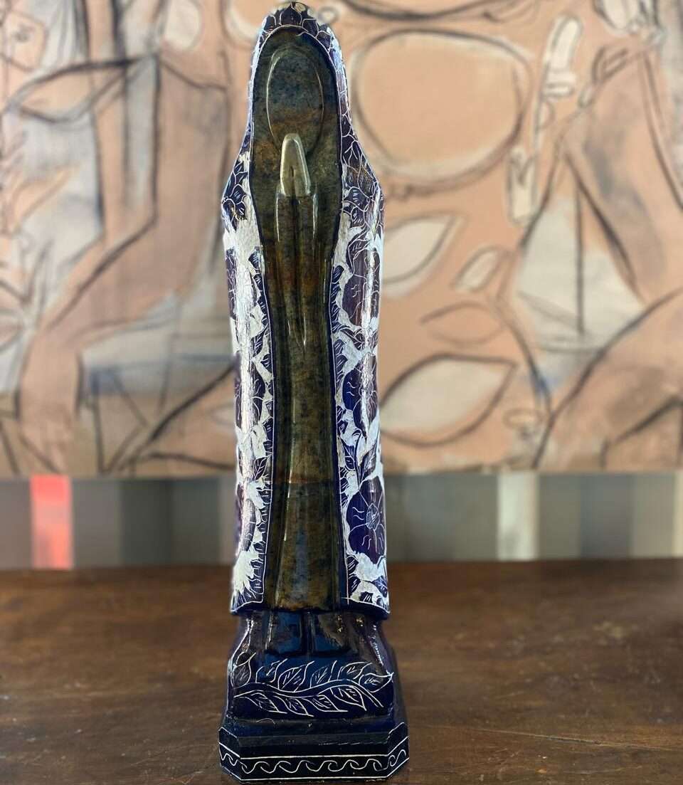 Escultura de Nossa Senhora Aparecida em Pedra-Sabão Artesanal