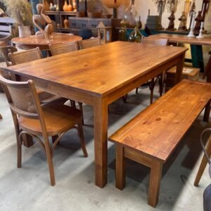 mesa 6 lugares com 2 bancos