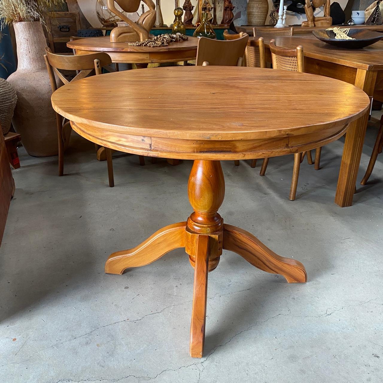 Mesa Redonda de Jantar Peroba Rosa Pé Aranha