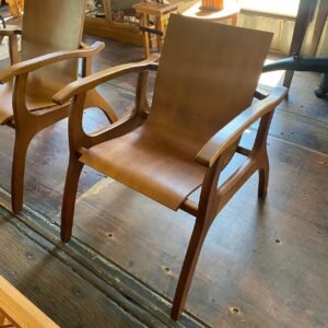 Poltrona Lais Estrutura Madeira Maciça Assento E Encosto Sala Anatômico Luxo Decorativa Recepção - Marrom