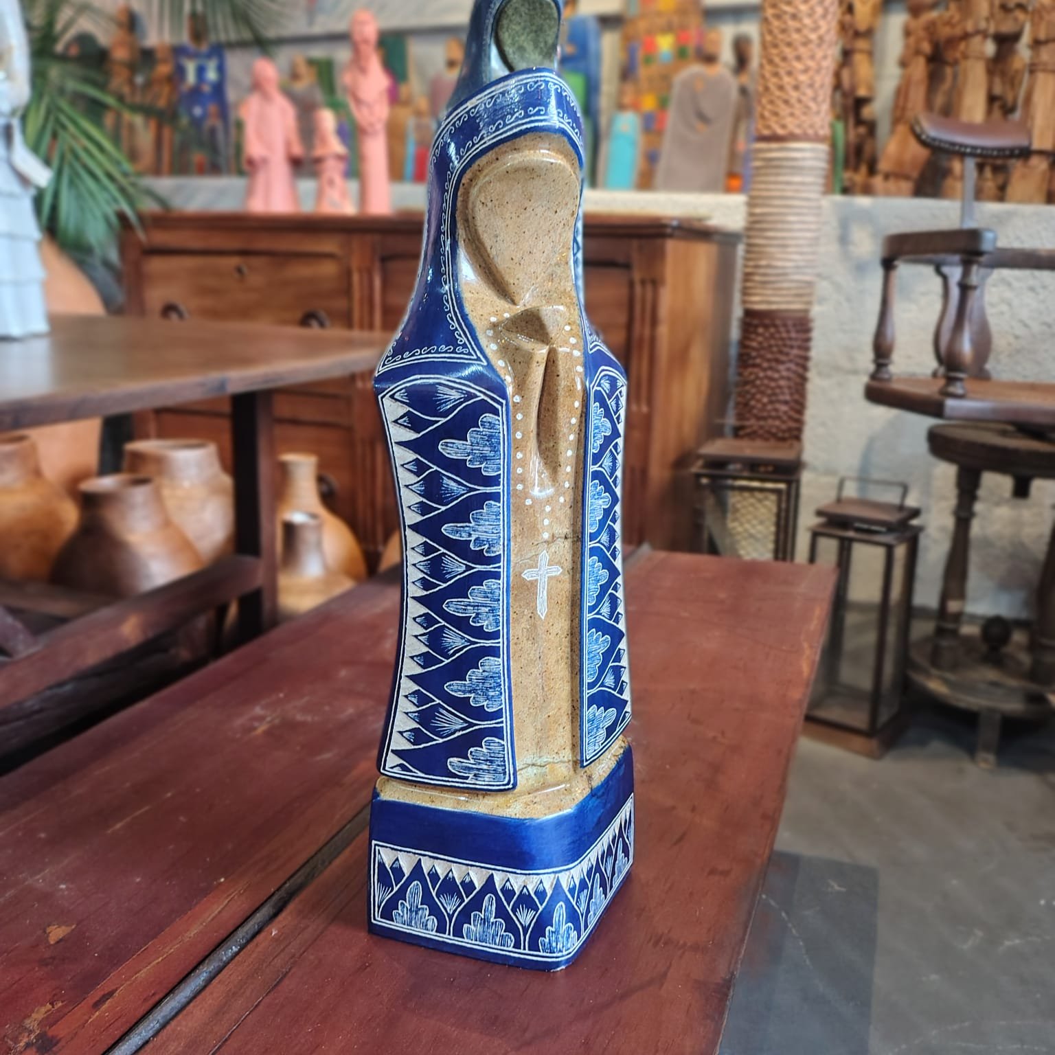 Nossa Senhora Aparecida em Pedra-Sabão Bordada 1 - Moringa | Móveis, Decoração e Arte Brasileira Nossa Senhora Aparecida em Pedra-Sabão Bordada