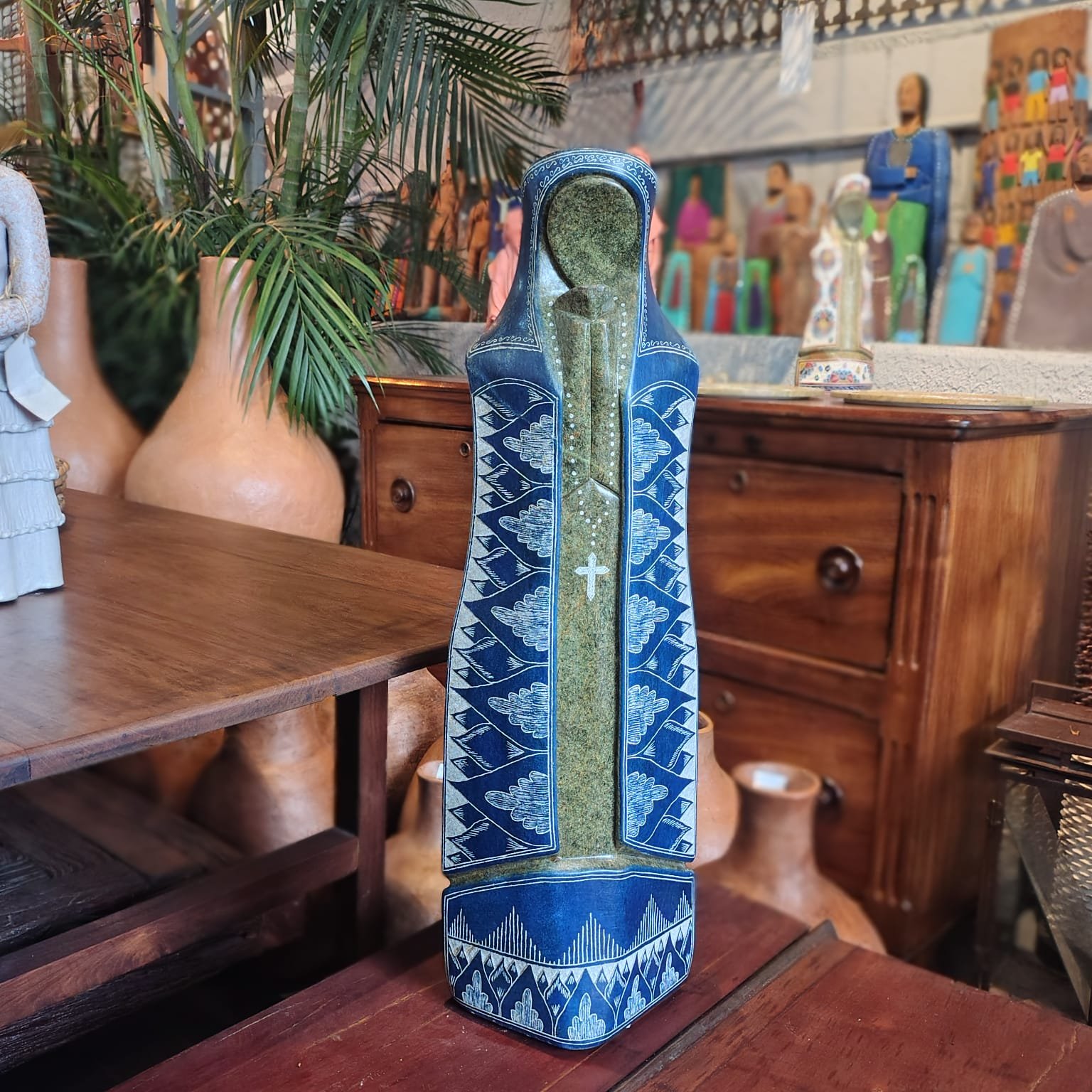 Nossa Senhora Aparecida em Pedra-Sabão Bordada 4 - Moringa | Móveis, Decoração e Arte Brasileira